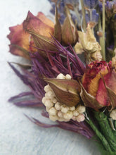Load image into Gallery viewer, Rustic dried flower buttonhole
