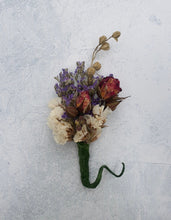 Load image into Gallery viewer, Rustic dried flower buttonhole
