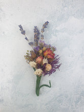 Load image into Gallery viewer, Rustic dried flower buttonhole
