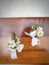 Load image into Gallery viewer, White flower hair pins
